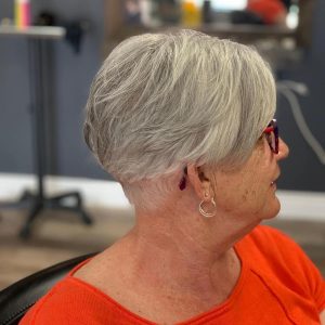 Learn about the best short hairstyles for women over 60 with glasses
